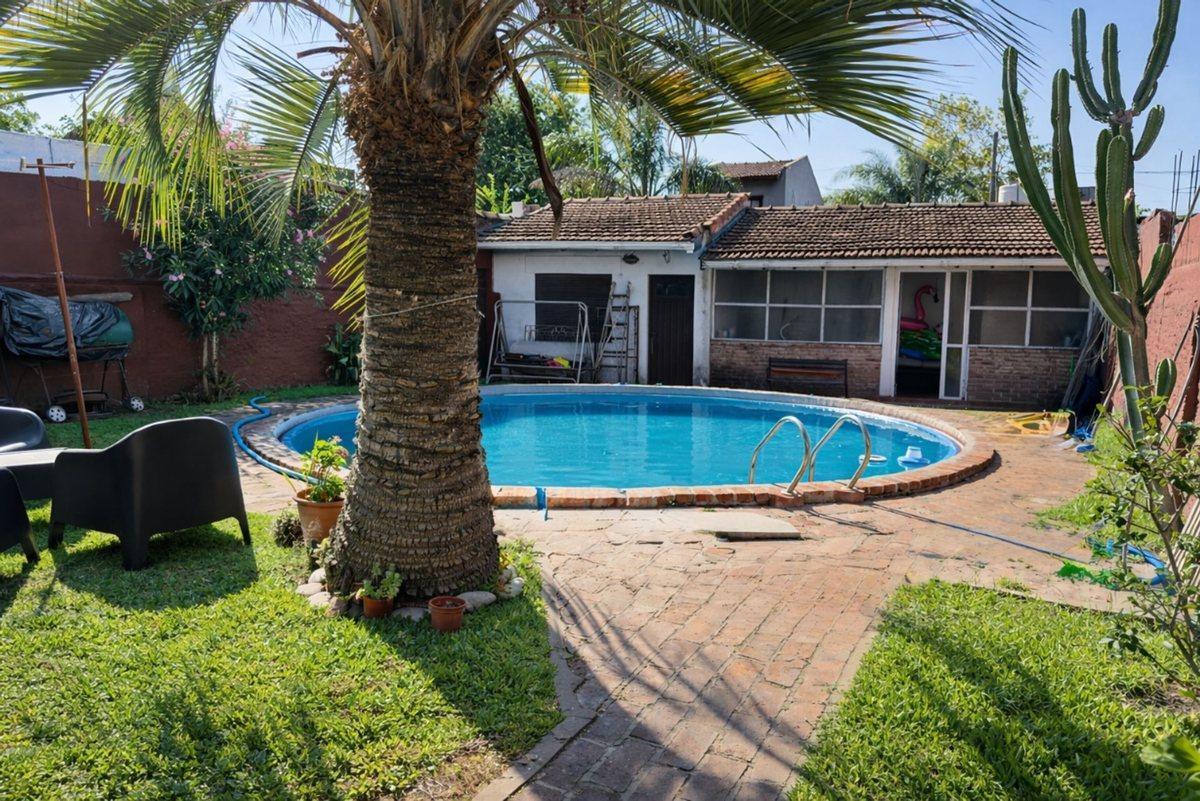 Foto de VENTA CASA C/ PARQUE Y GARAGE BURZACO/ADROGUE, imagen 3