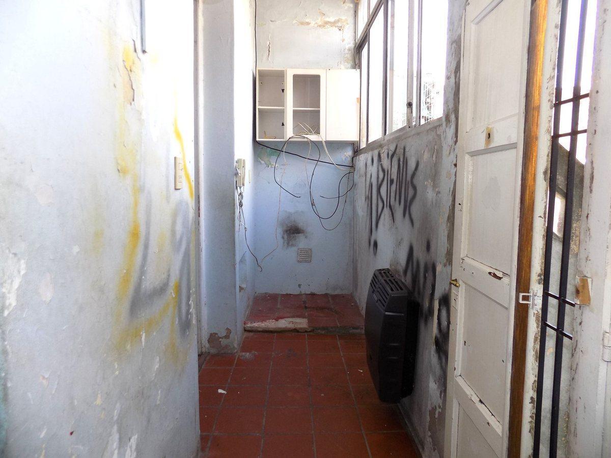 Foto de VENTA PH 3 AMB A RECICLAR SIN EXPENSAS BALVANERA, imagen 5