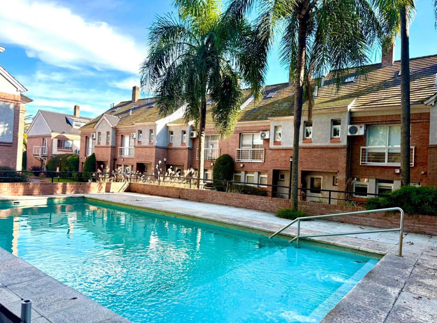 Foto de VENTA CASA - ALTOS DE ADROGUE- COCHERA- PILETA, imagen 1