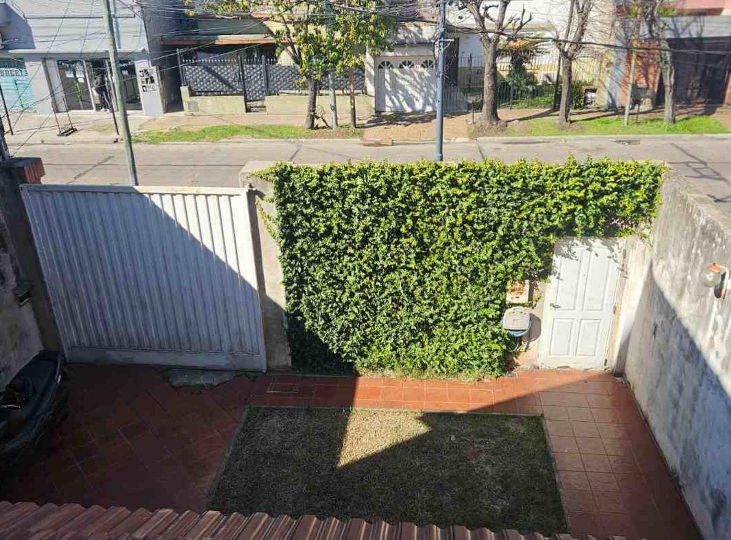 Foto de Casa 6 ambientes con pileta quincho y parrilla, imagen 2