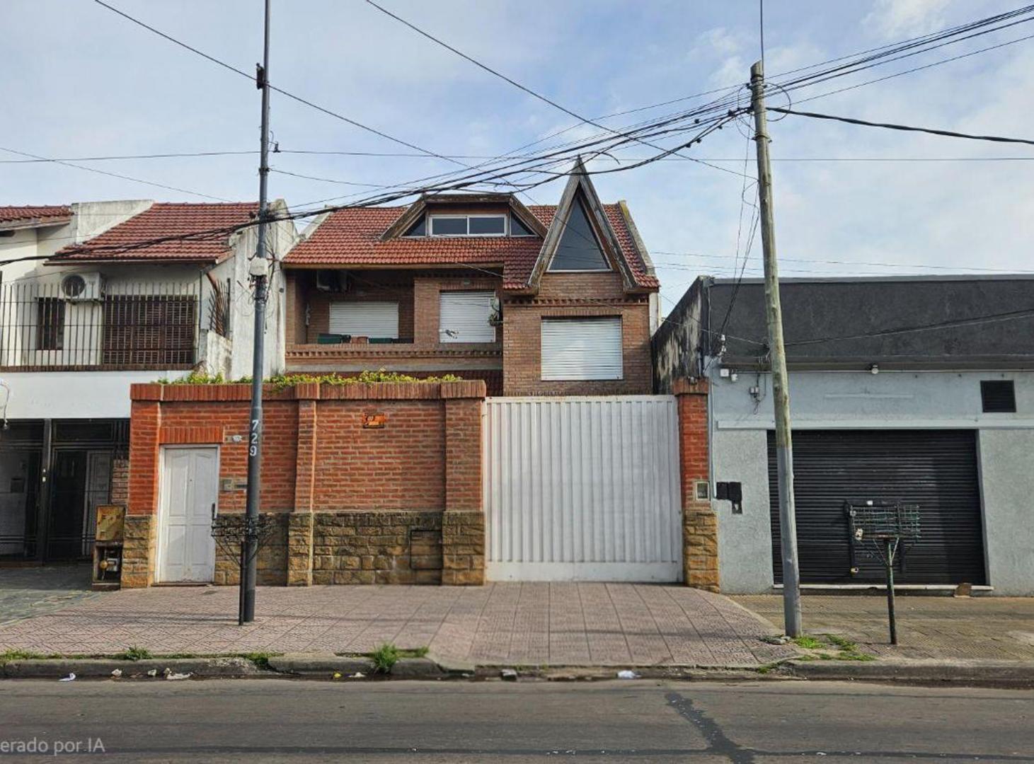 Foto de Casa 6 ambientes con pileta quincho y parrilla, imagen 1