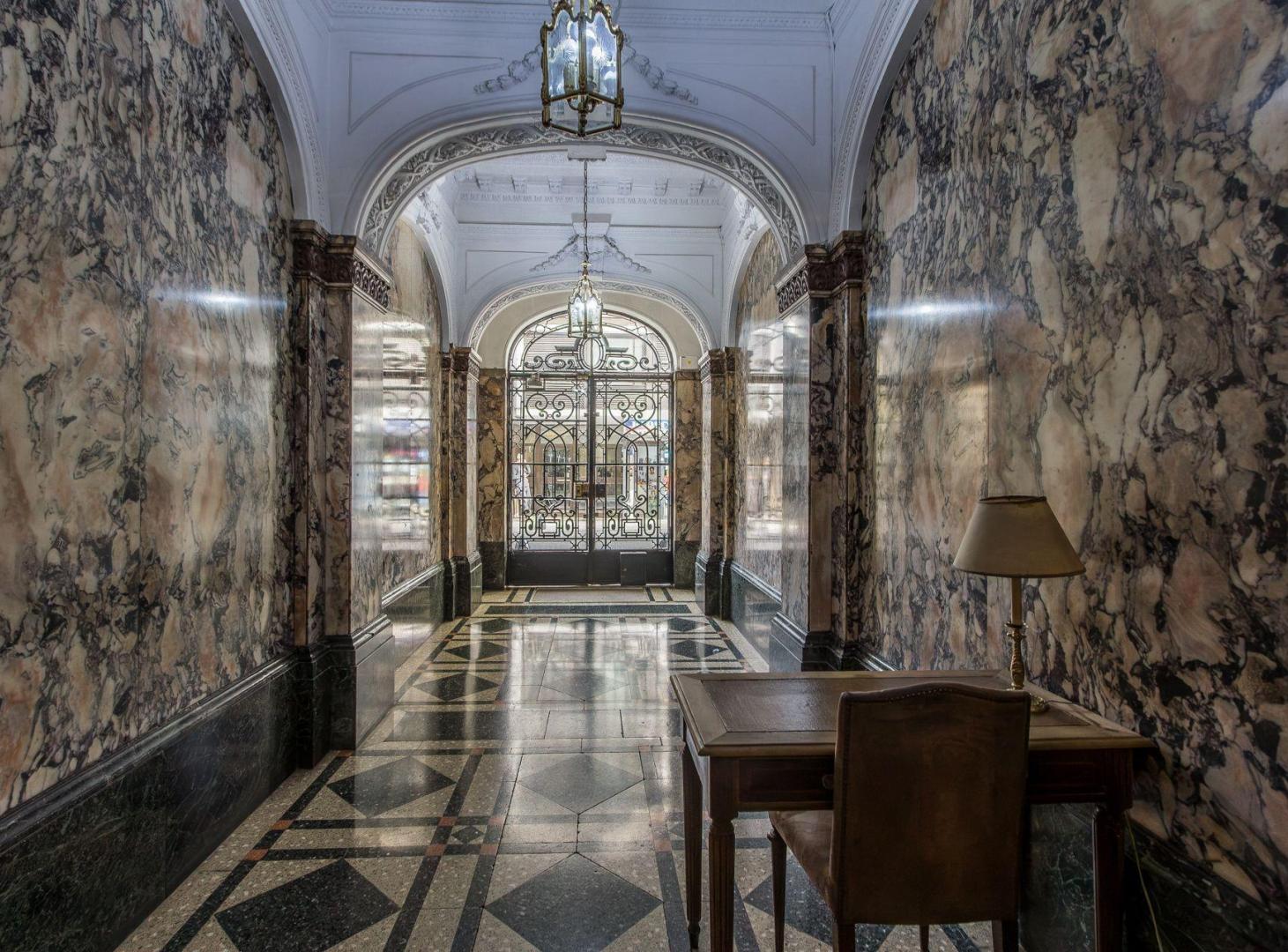 Foto de VENTA DEPARTAMENTO EN EDIFICIO HISTORICO RETIRO, imagen 2