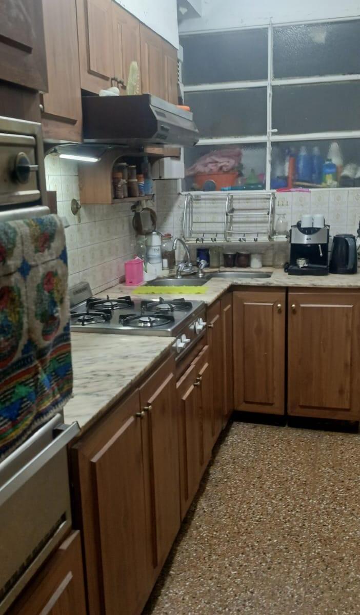 Oportunidad! Casa 5 Ambientes con Garage en Flores Apto Comercial 3
