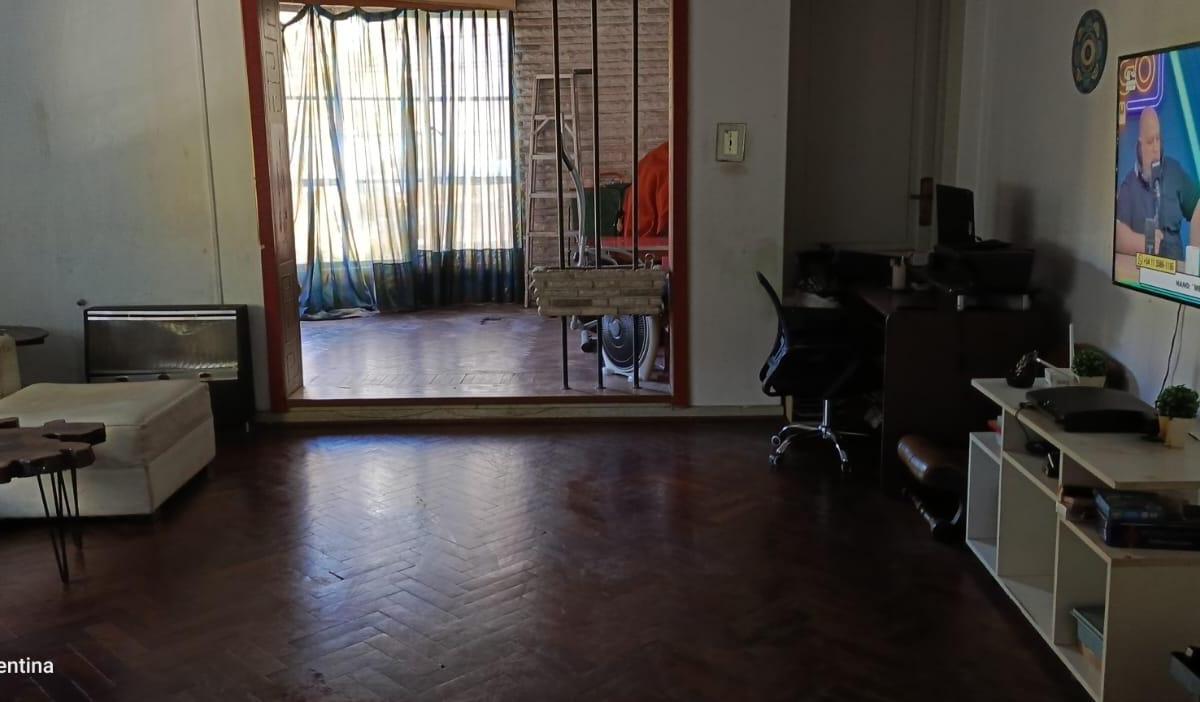Oportunidad! Casa 5 Ambientes con Garage en Flores Apto Comercial 5