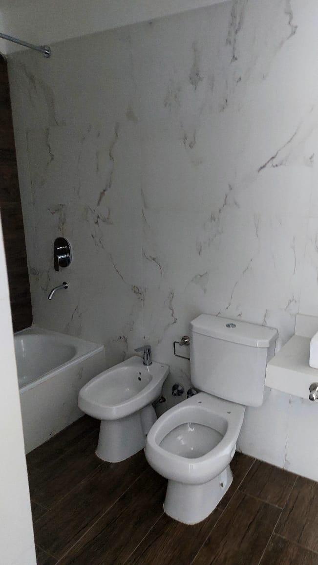 Oportunidad! Hermoso Duplex Cuatro Ambientes en Flores 3