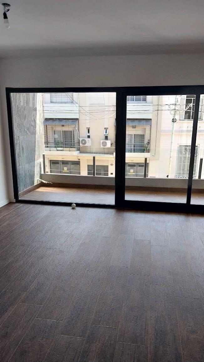 Oportunidad! Hermoso Duplex Cuatro Ambientes en Flores 2