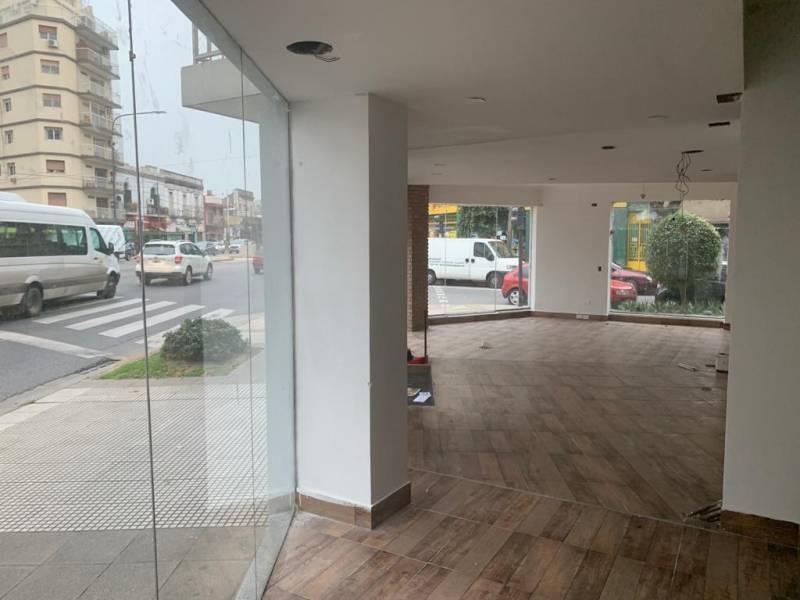 Foto de Local Comercial en esquina c/renta - Ideal inversor, imagen 2