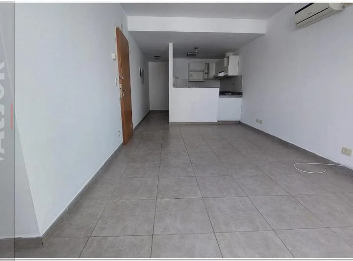 Excelente semipiso 2 ambientes al frente c/balcon 1 cuadra subte 3