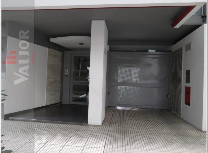 Departamento 2 ambientes con espacio guardacoche cubierto 1