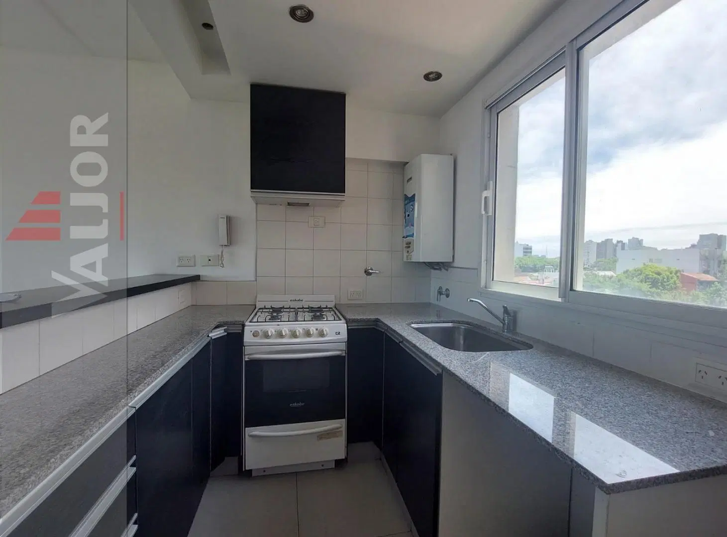 Departamento en 2 ambientes con balcón y cochera 3