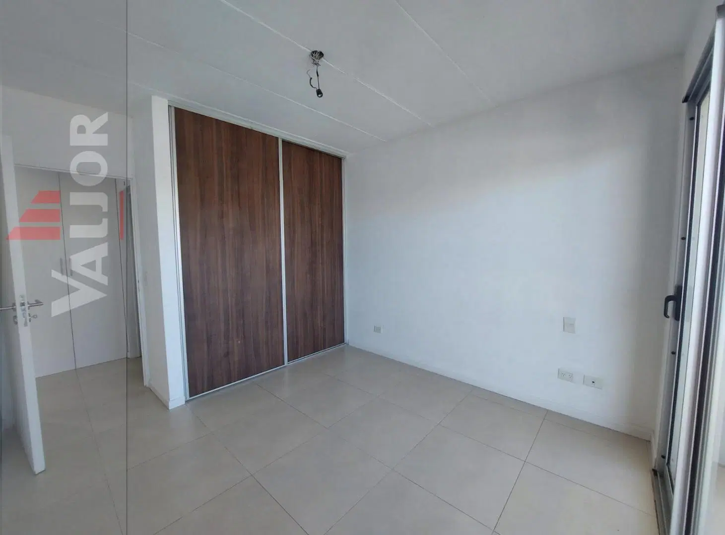 Departamento en 2 ambientes con balcón y cochera 8