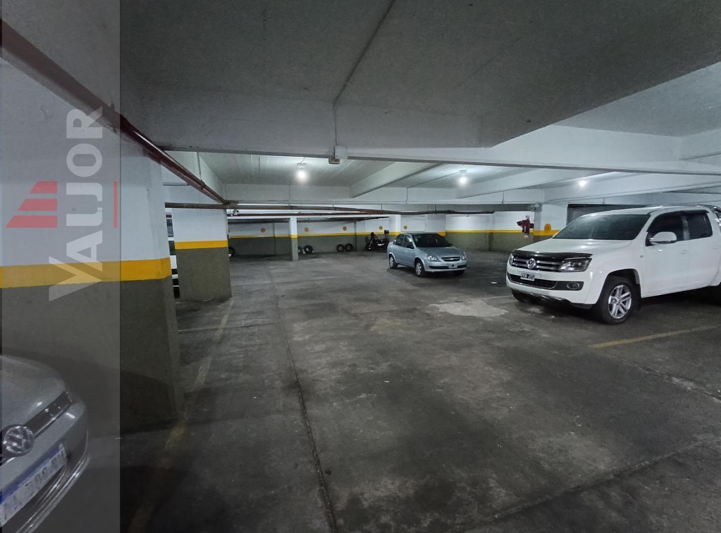 Foto de En venta: Gran cochera cubierta c/acceso x rampa en Monte Castro, imagen 1