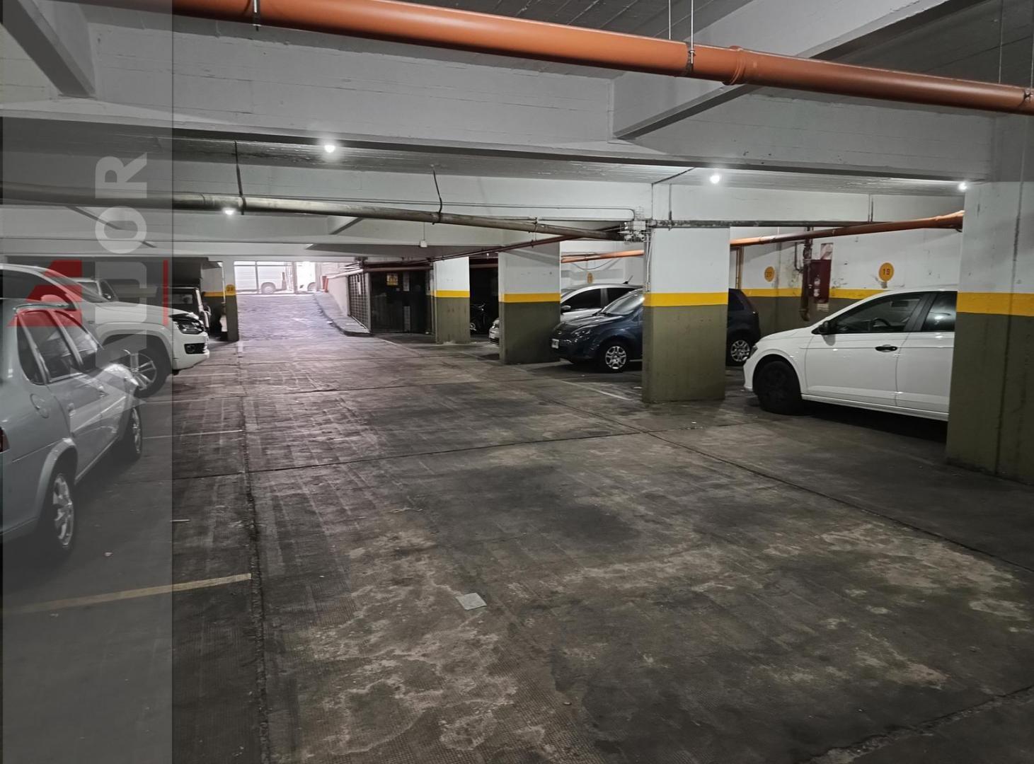 Foto de En venta: Gran cochera cubierta c/acceso x rampa en Monte Castro, imagen 2