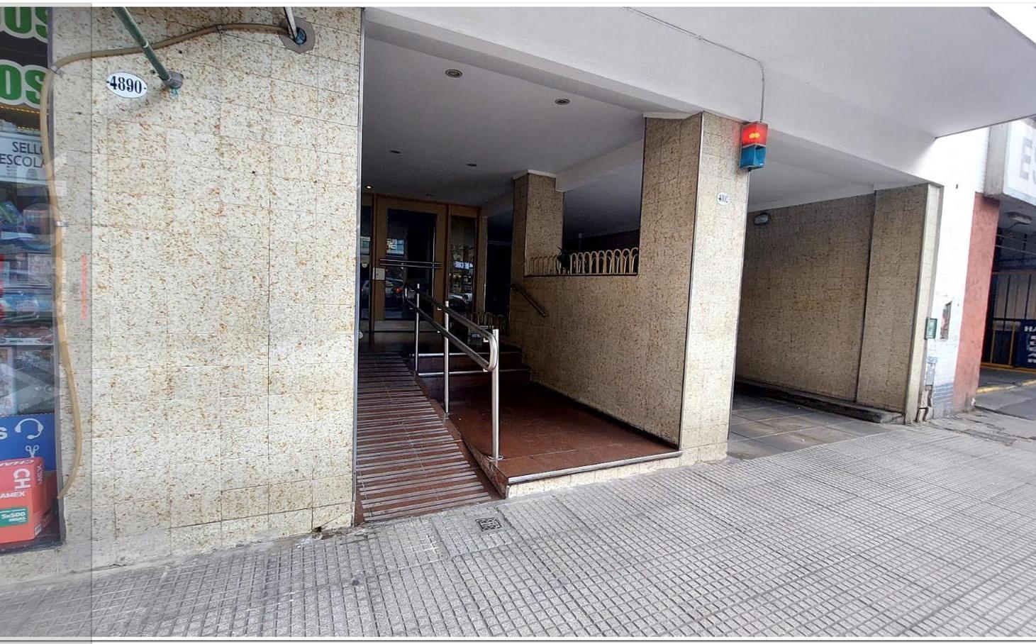 Foto de Departamento 3 ambientes contrafrente con balcón corrido !!!, imagen 1