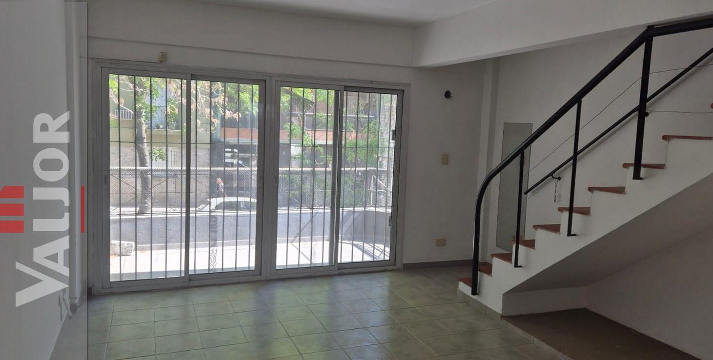 Foto de Departamento 3 ambientes en duplex, al frente con balcón, patio y, imagen 2