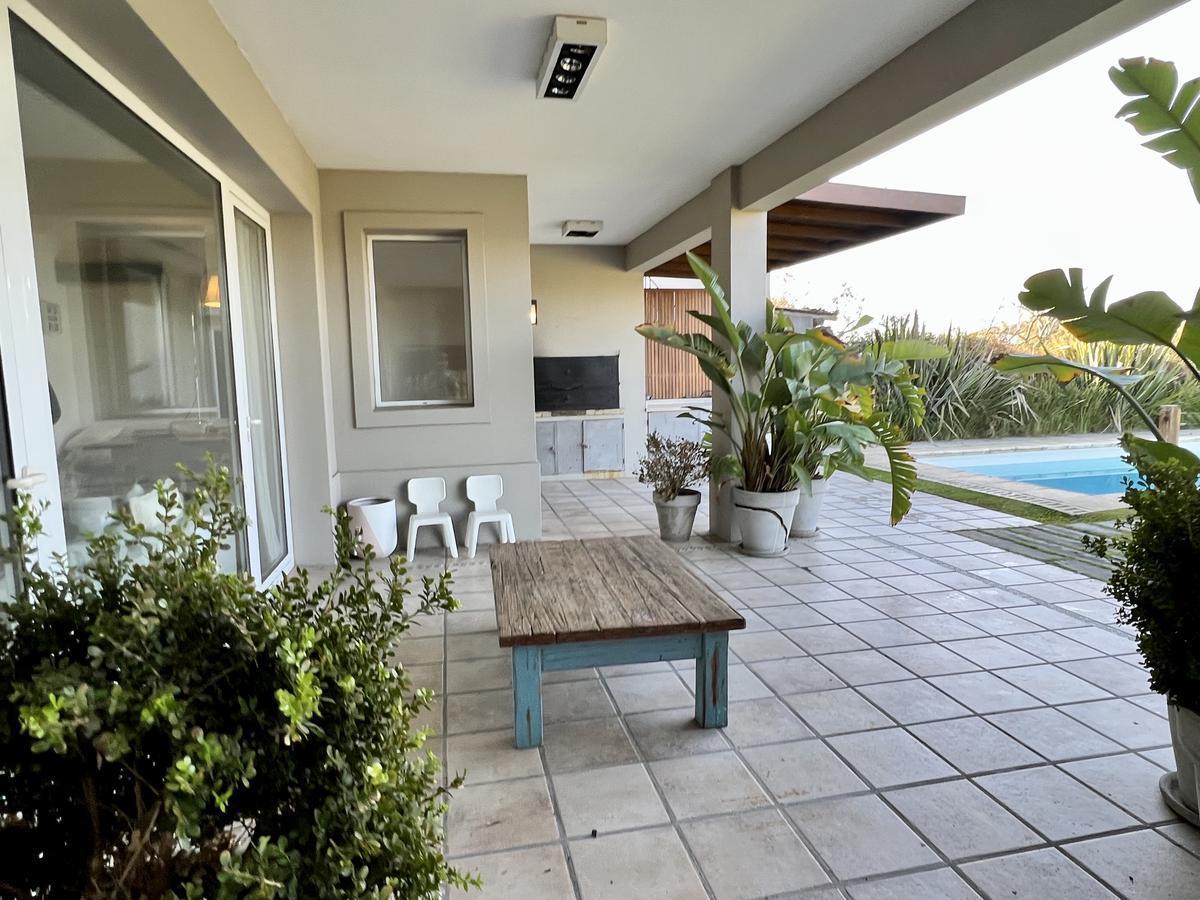 Casa Al Lago en Venta/alquiler en Santa Barbara! 2