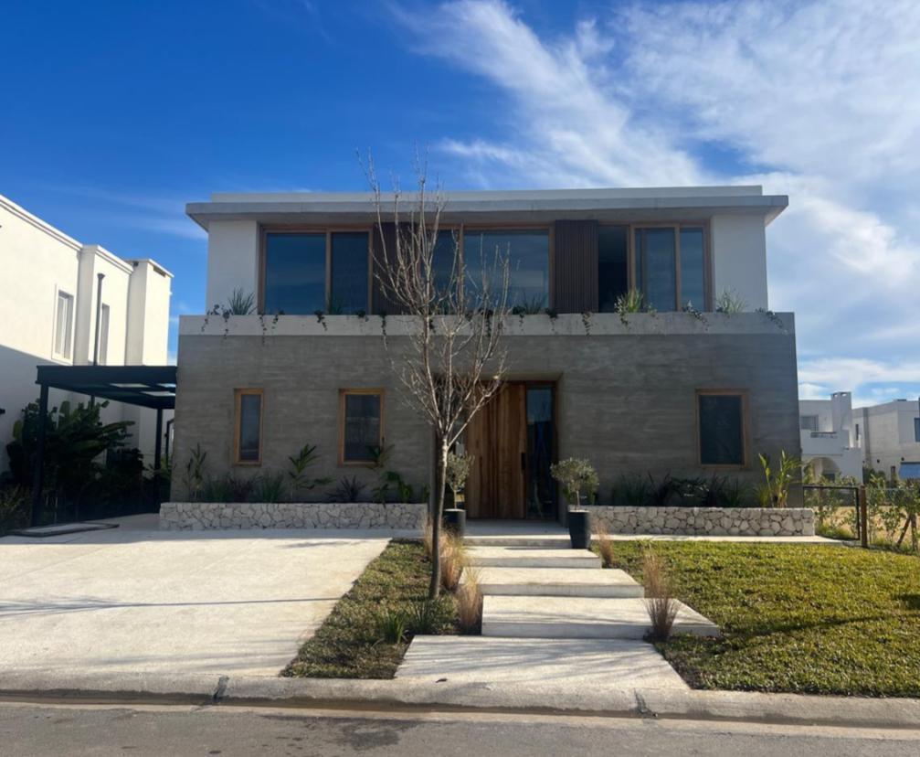 Impecable y Moderna Casa en Venta en Carpinchos - Nordelta