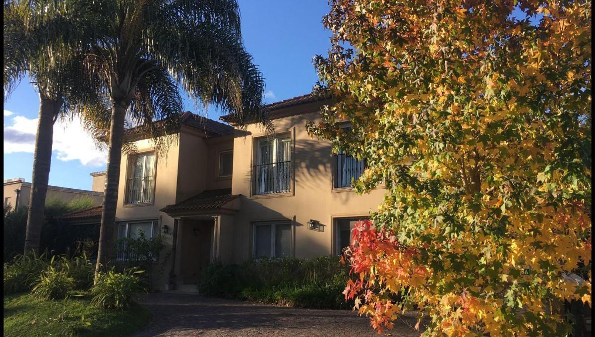 Casa en Venta en el Barrio Acacias Blancas