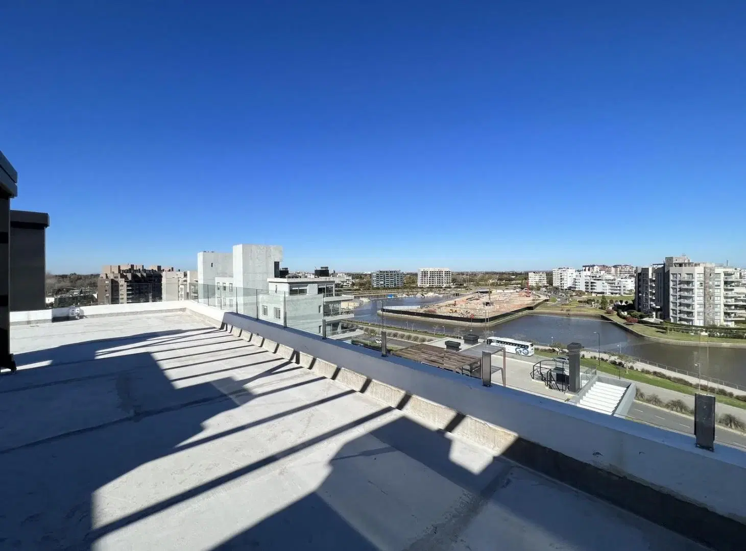 Departamento Premium en Venta con Balcon y Terraza al Rio en Vilago - Nordelta 1