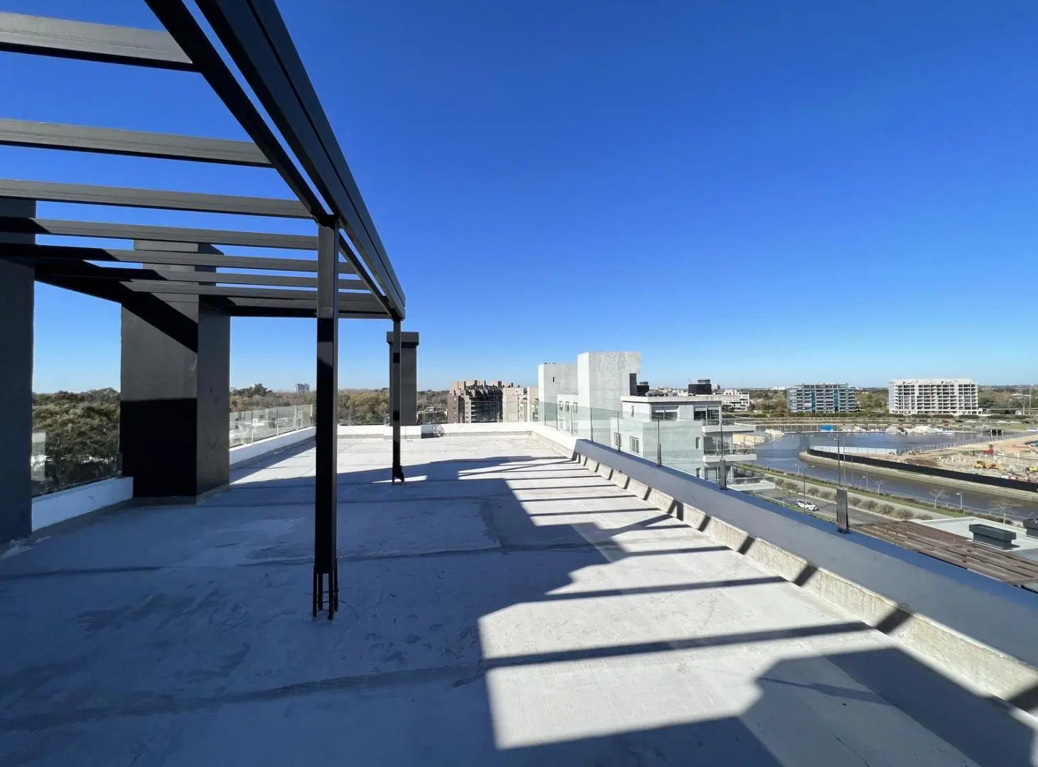 Departamento Premium en Venta con Balcon y Terraza al Rio en Vilago - Nordelta 3