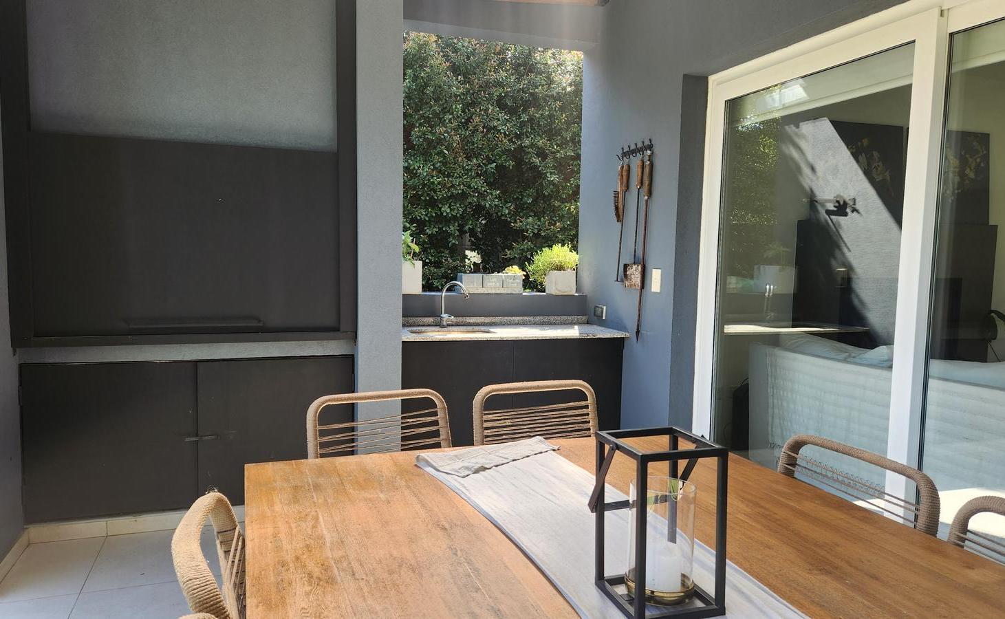 Moderna Casa en venta en Barbarita