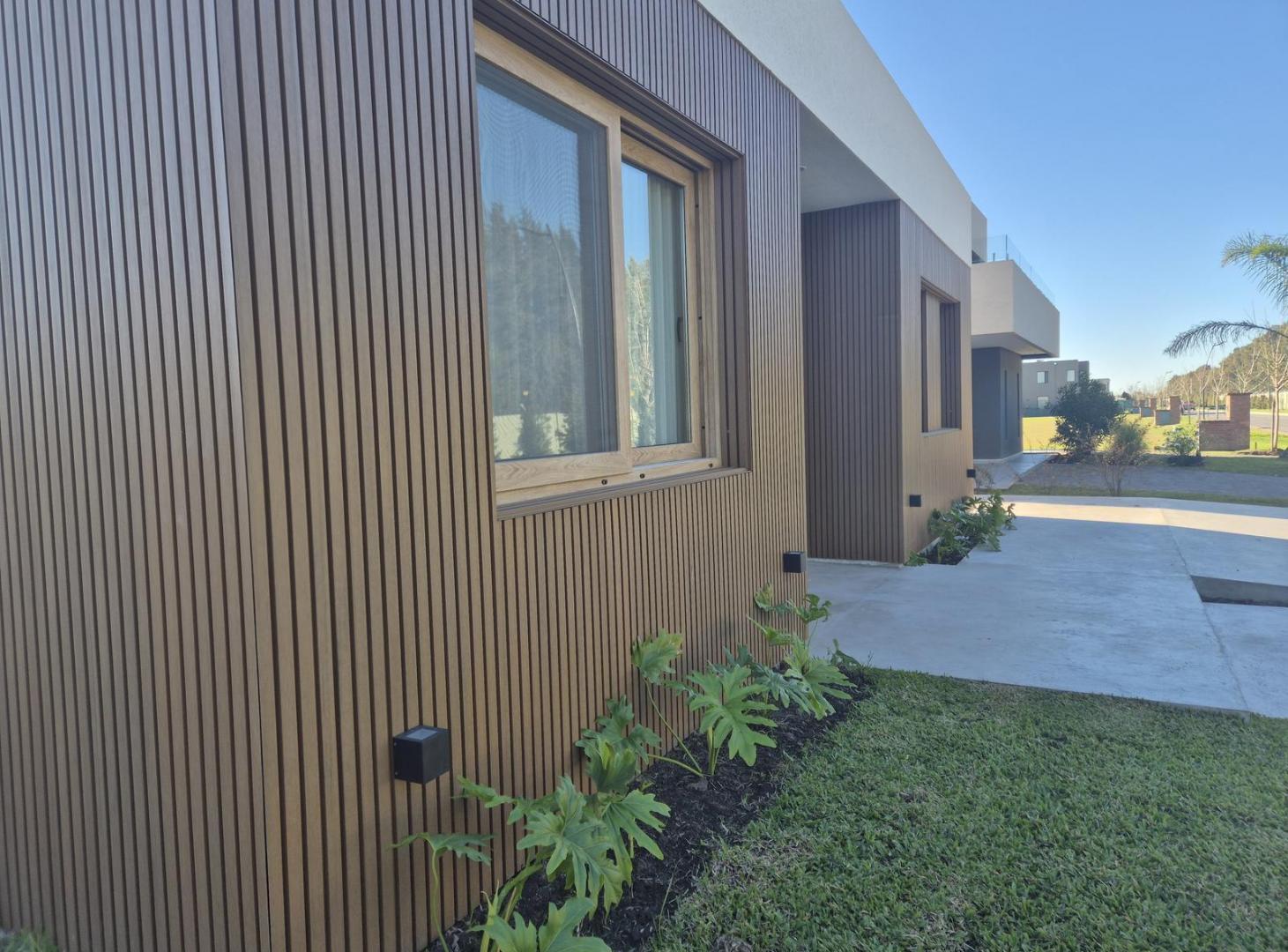 Moderna Casa en Venta en Carpinchos - Nordelta