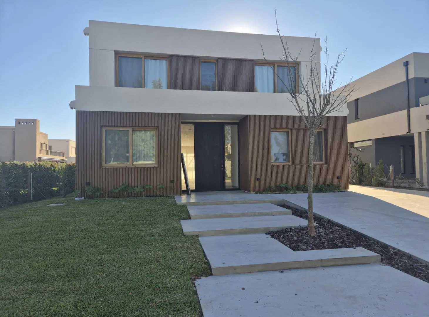 Moderna Casa en Venta en Carpinchos - Nordelta 1