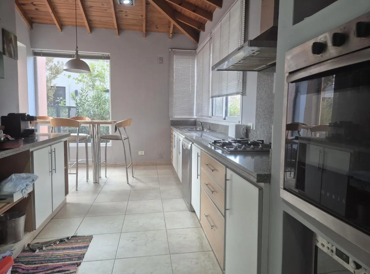 Casa Estilo Sante Fe en Venta en Santa Barbara 2