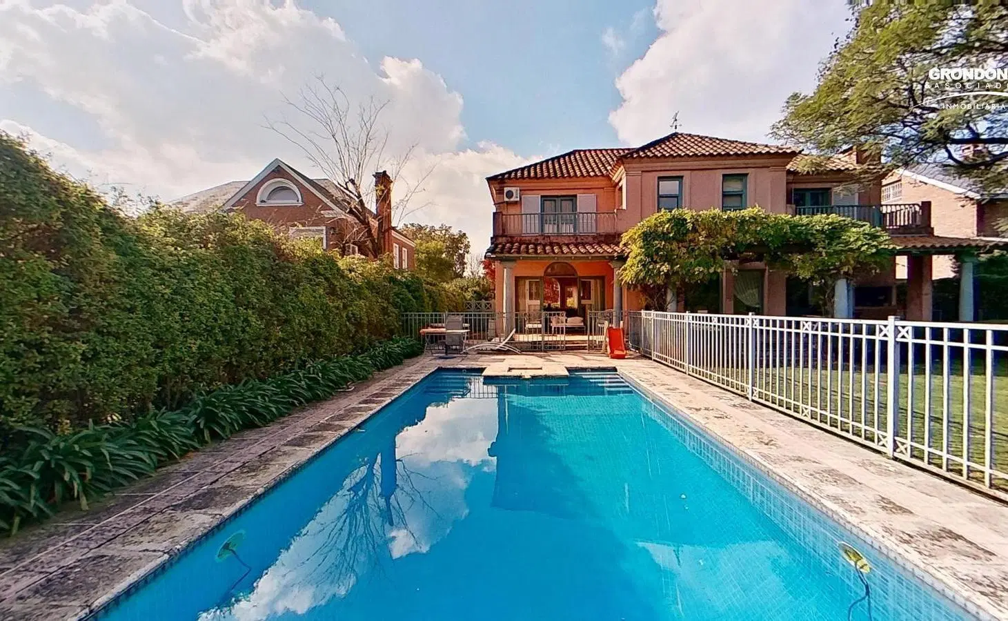 Casa estilo Provenzal en Venta en el Barrio las Victorias 4