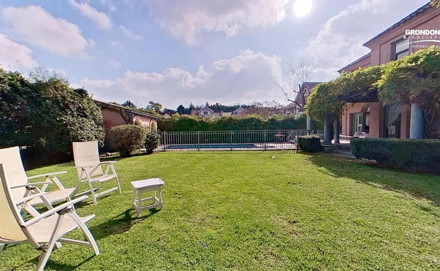 Casa estilo Provenzal en Venta en el Barrio las Victorias 5