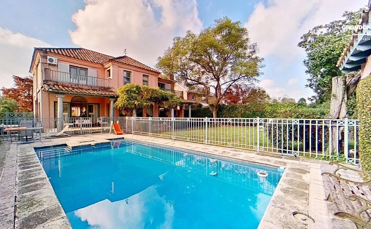 Casa estilo Provenzal en Venta en el Barrio las Victorias 1