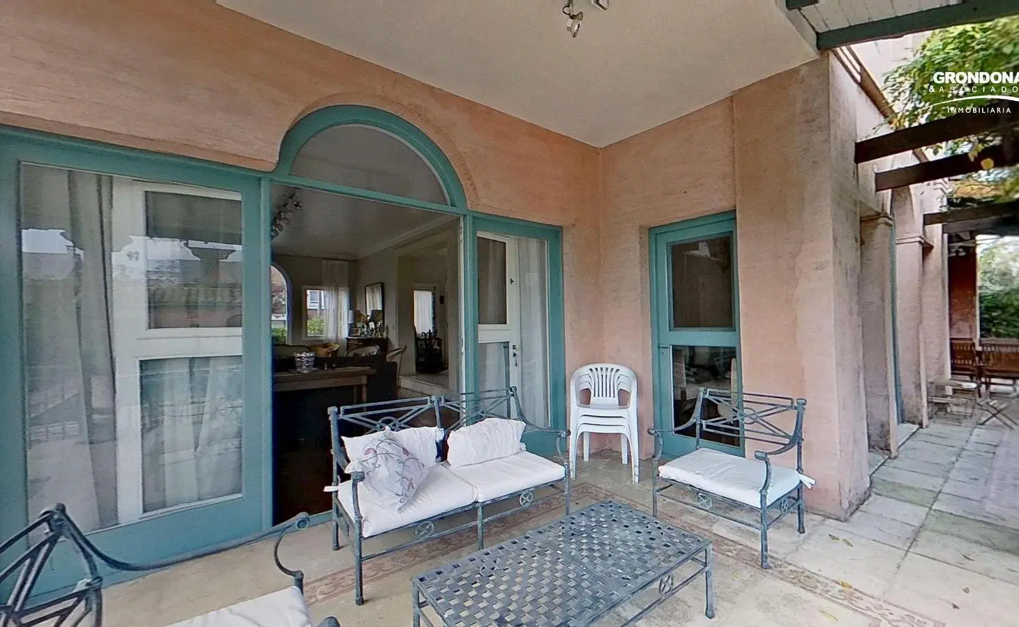 Casa estilo Provenzal en Venta en el Barrio las Victorias 2