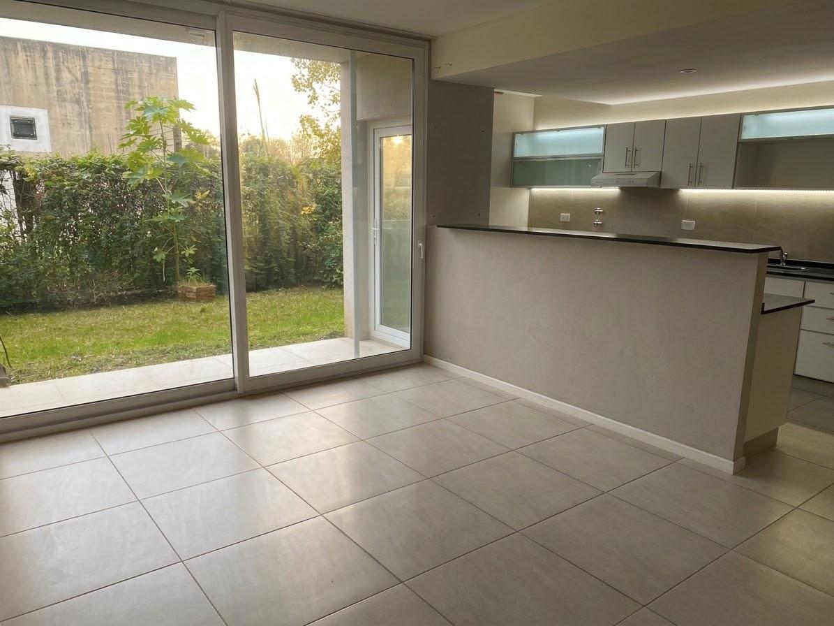 Foto de Departamento con Jardín en Venta en Remeros Beach, imagen 1