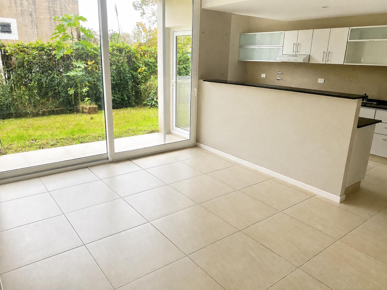 Foto de Departamento con Jardín en Venta en Remeros Beach, imagen 4