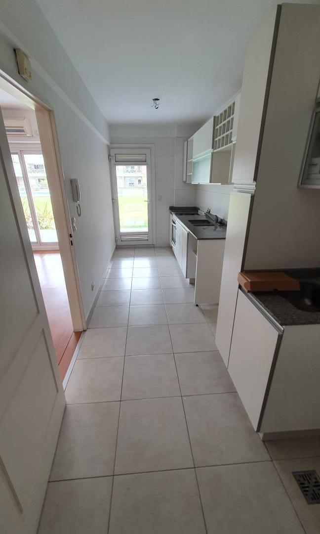 Foto de Departamento en Planta Baja con Jardín en Alquiler en Condominio, imagen 2