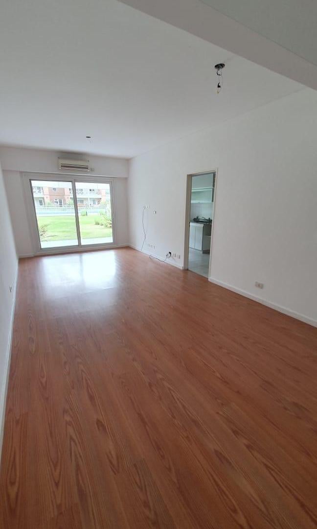 Foto de Departamento en Planta Baja con Jardín en Alquiler en Condominio, imagen 5