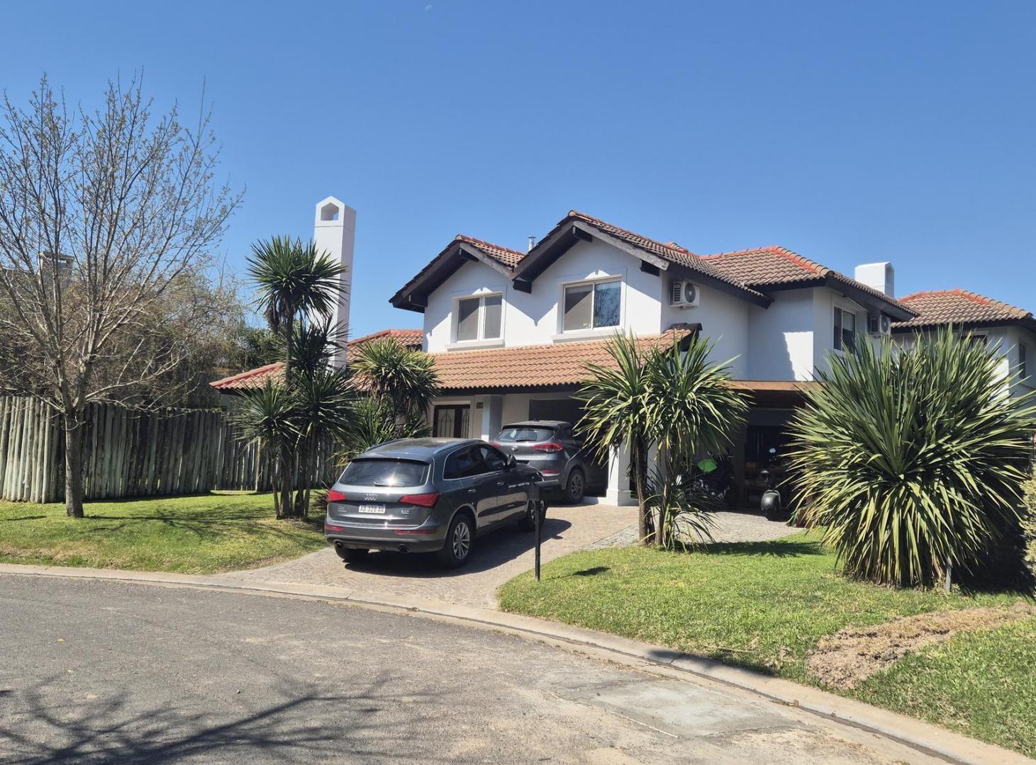 Foto de Casa estilo Mediterraneo en Venta en Santa Barbara, imagen 2