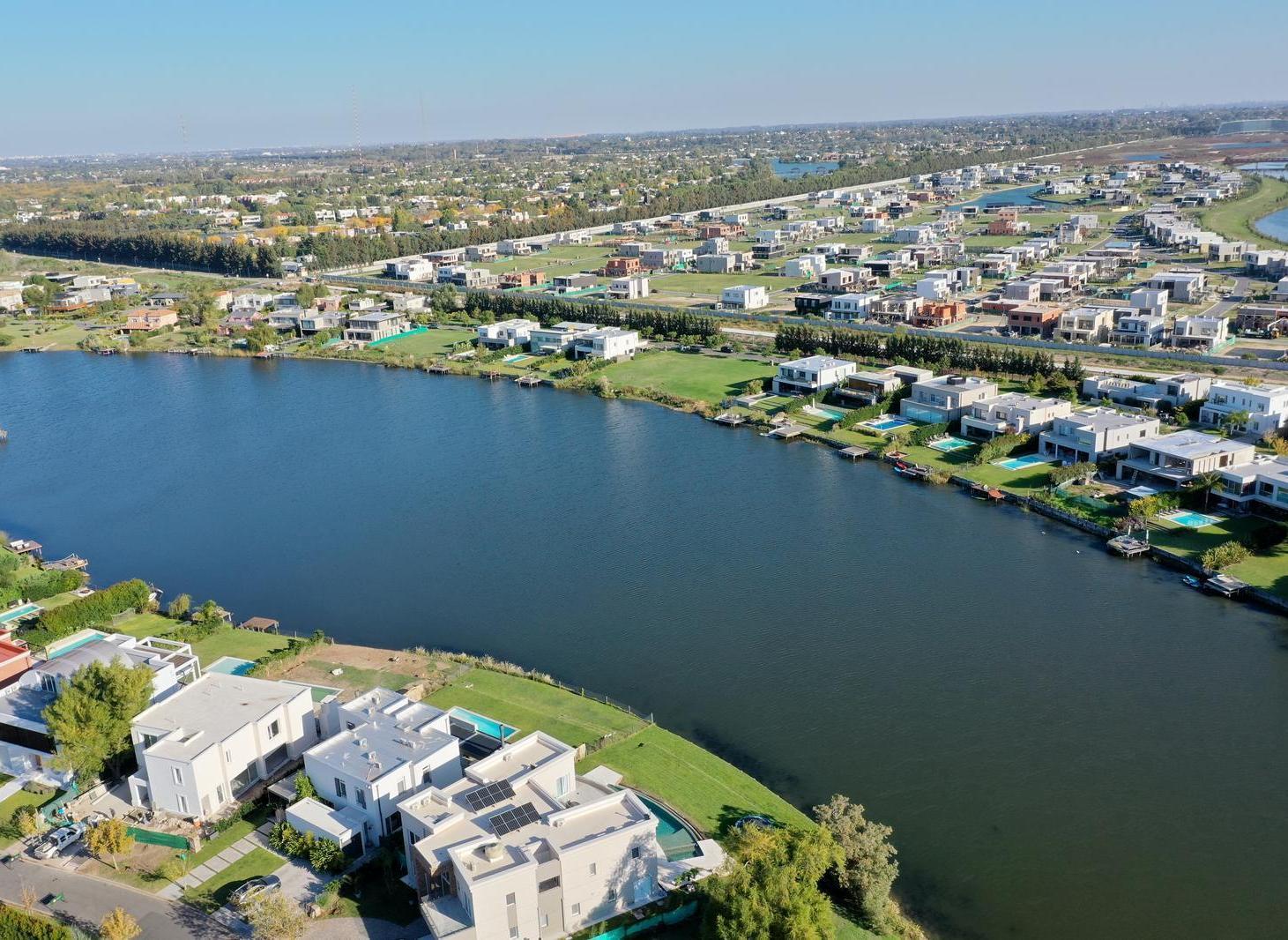 Foto de Lote al Lago en Venta en Barbarita, imagen 4