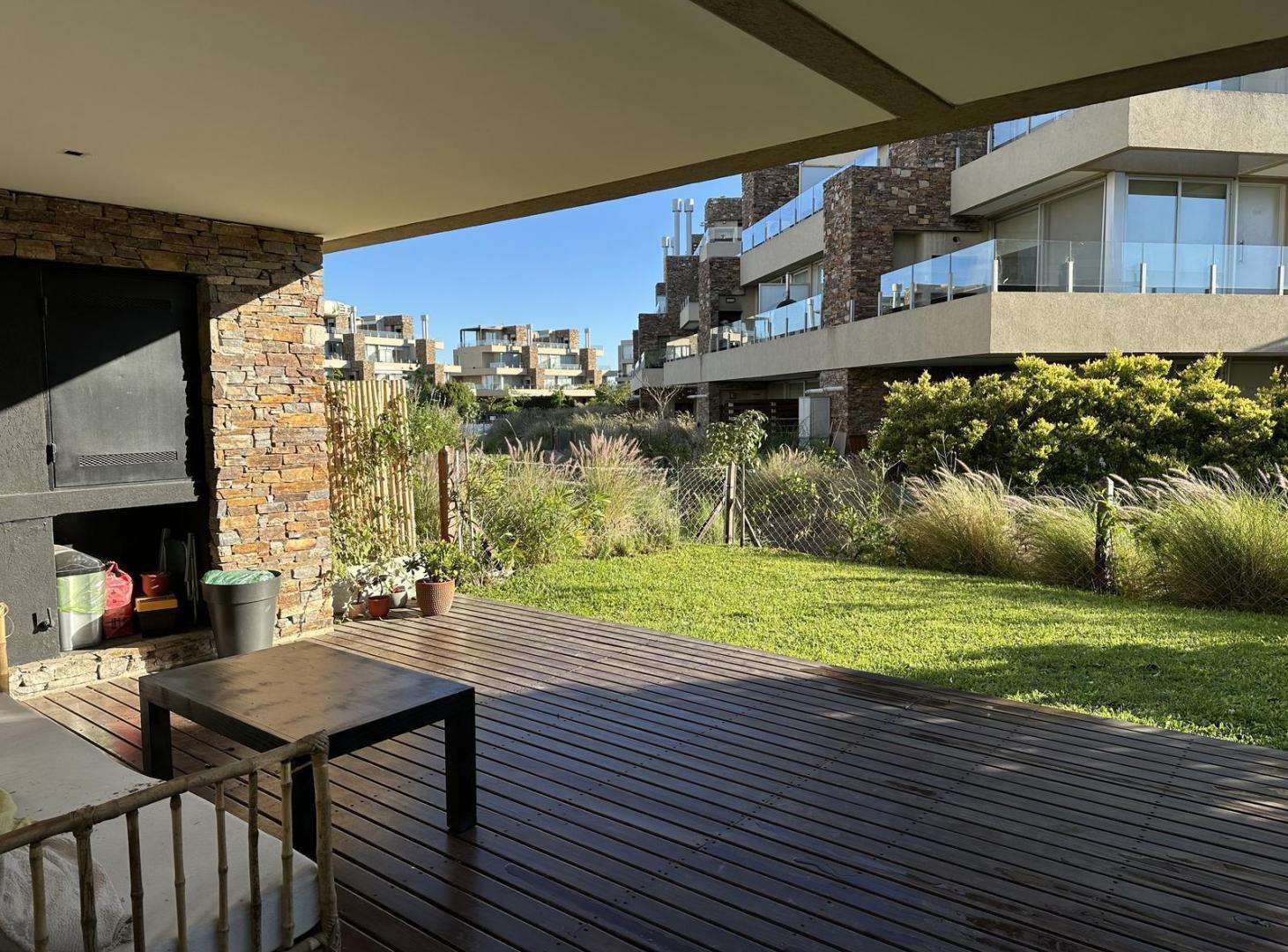 Foto de 4 Ambientes con Jardín en una Planta en Venta en Las Piedras- Nordelta, imagen 2