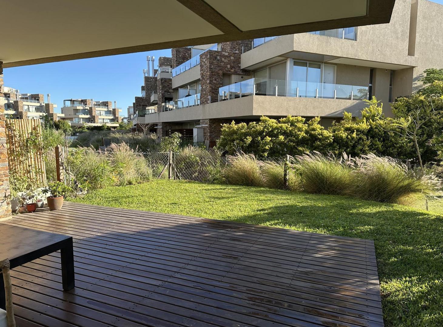 Foto de 4 Ambientes con Jardín en una Planta en Venta en Las Piedras- Nordelta, imagen 3