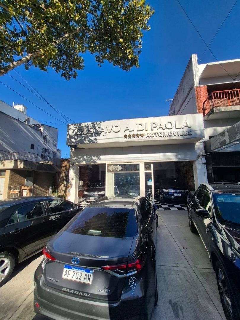 EXCELENTE LOCAL SOBRE AVENIDA Y SALIDA A DOS CALLES