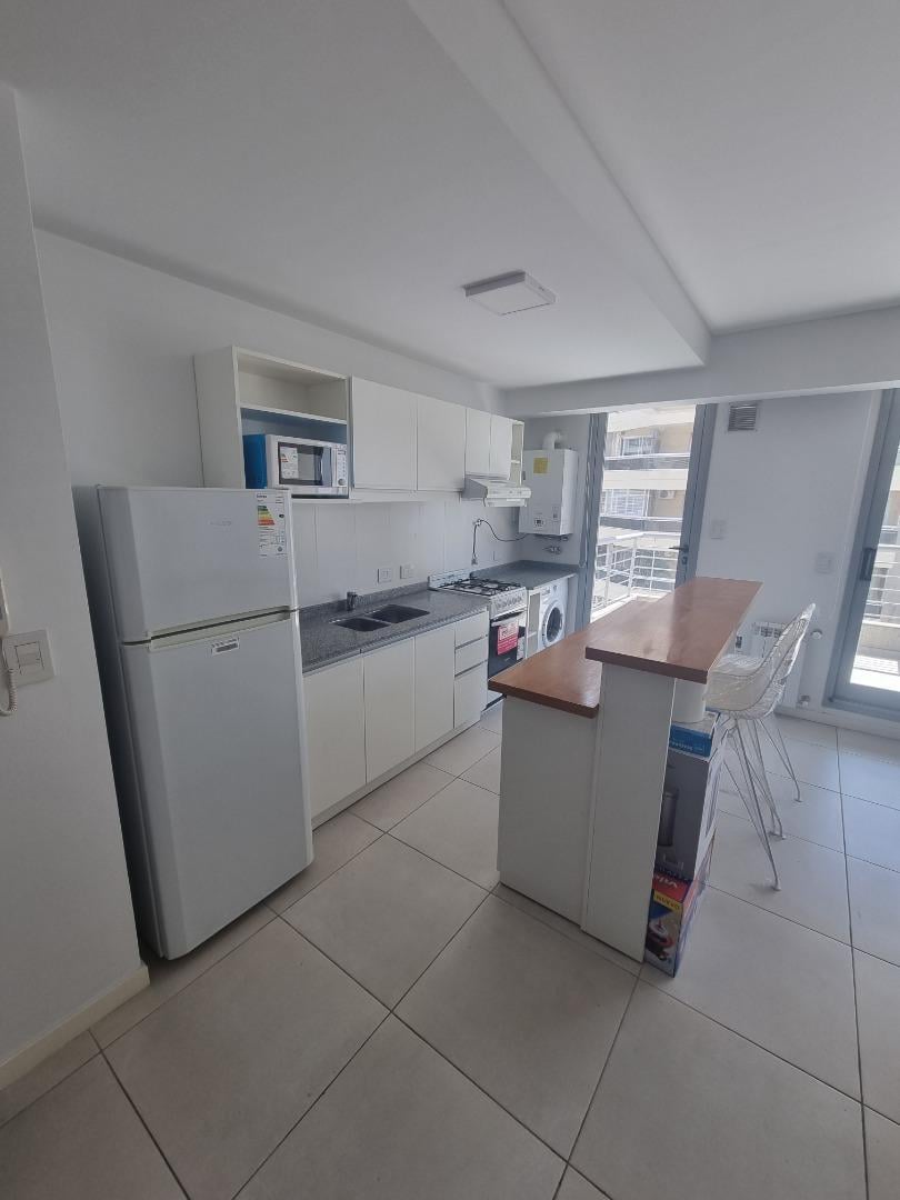 Foto de DEPARTAMENTO MONOAMBIENTE AL FRENTE CON BALCON AMOBLADO, imagen 2