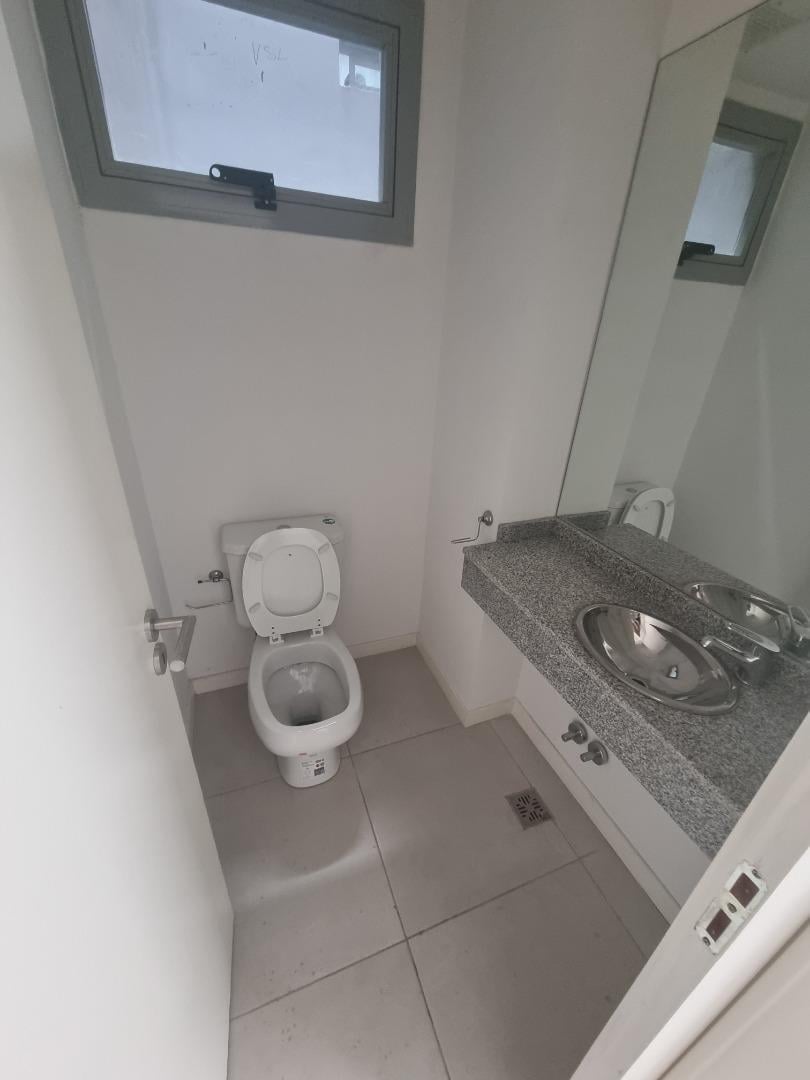 Foto de DEPARTAMENTO 3 AMBIENTES 3 BAÑOS AL FRENTE CON BALCON, imagen 1