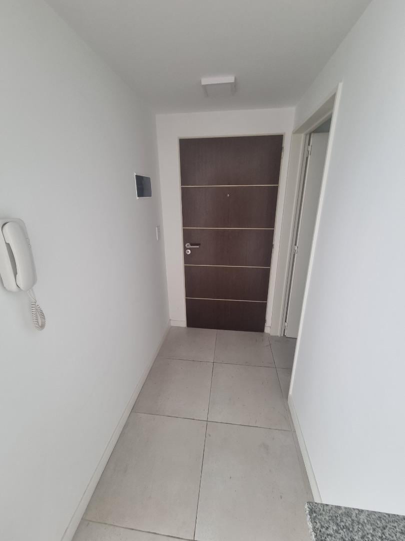 Foto de DEPARTAMENTO 3 AMBIENTES 3 BAÑOS AL FRENTE CON BALCON, imagen 2