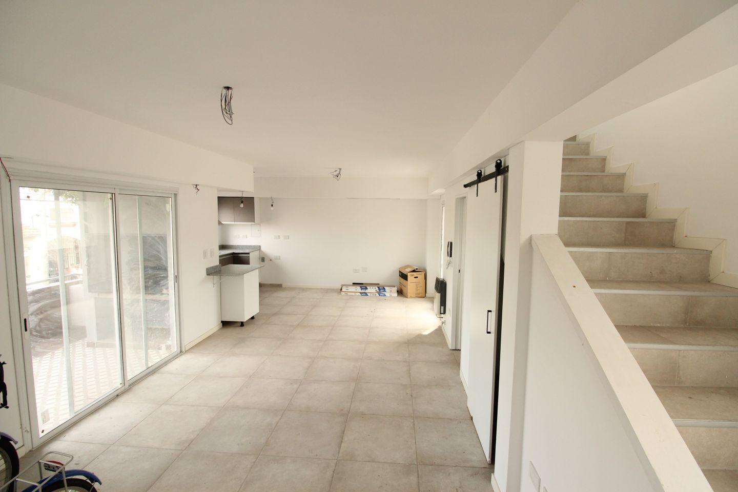 Duplex 4 ambientes olivos