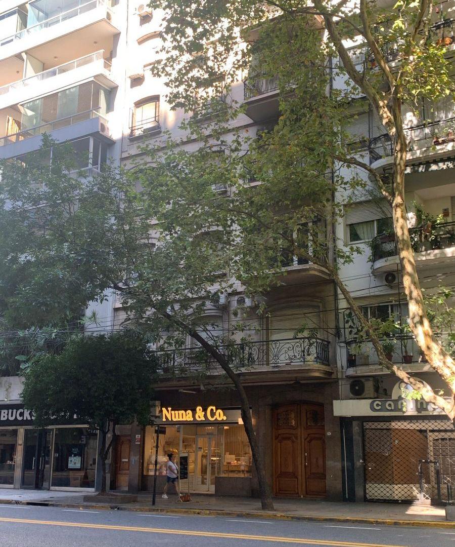 Departamento de 135 m² con 4 ambientes contrafrente en venta en Recoleta- Av Pueyrredón y Juncal