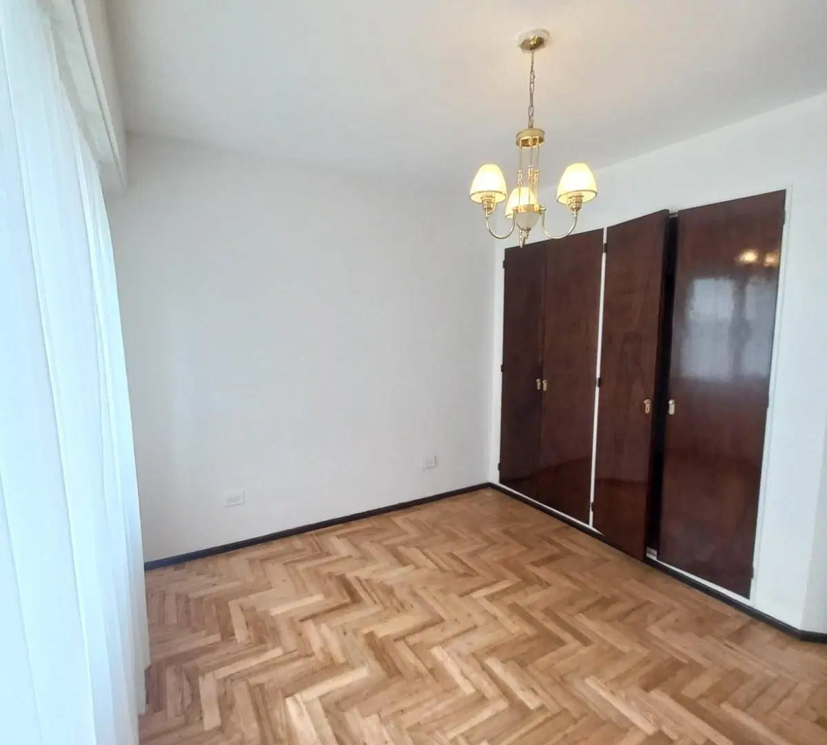3 ambientes Bolivar y Colon 124.900 dolares 4