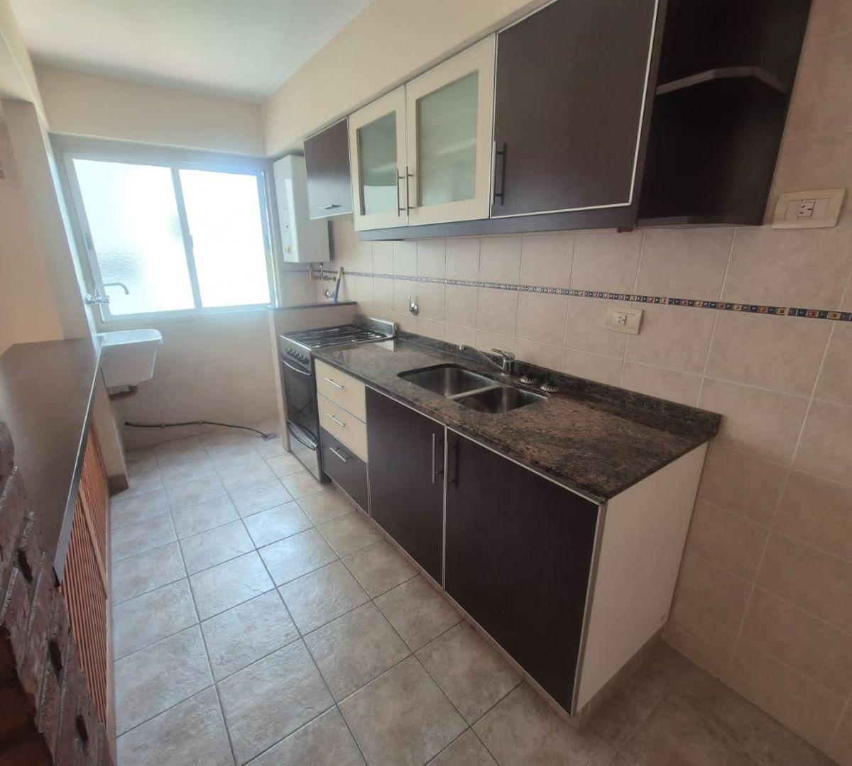 Foto de EN VENTA 2 AMBIENTES CON COCHERA, imagen 4