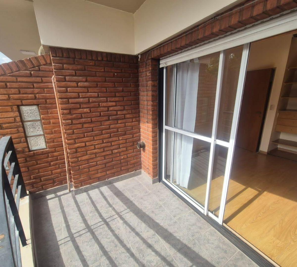 Foto de EN VENTA 2 AMBIENTES CON COCHERA, imagen 3