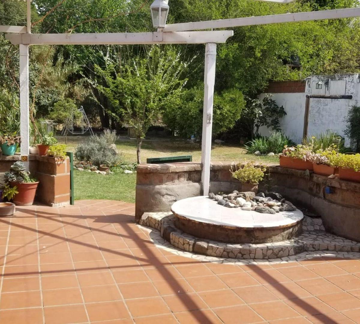 Venta Casa 4 Dorm Villa Allende Patio y Terraza 3